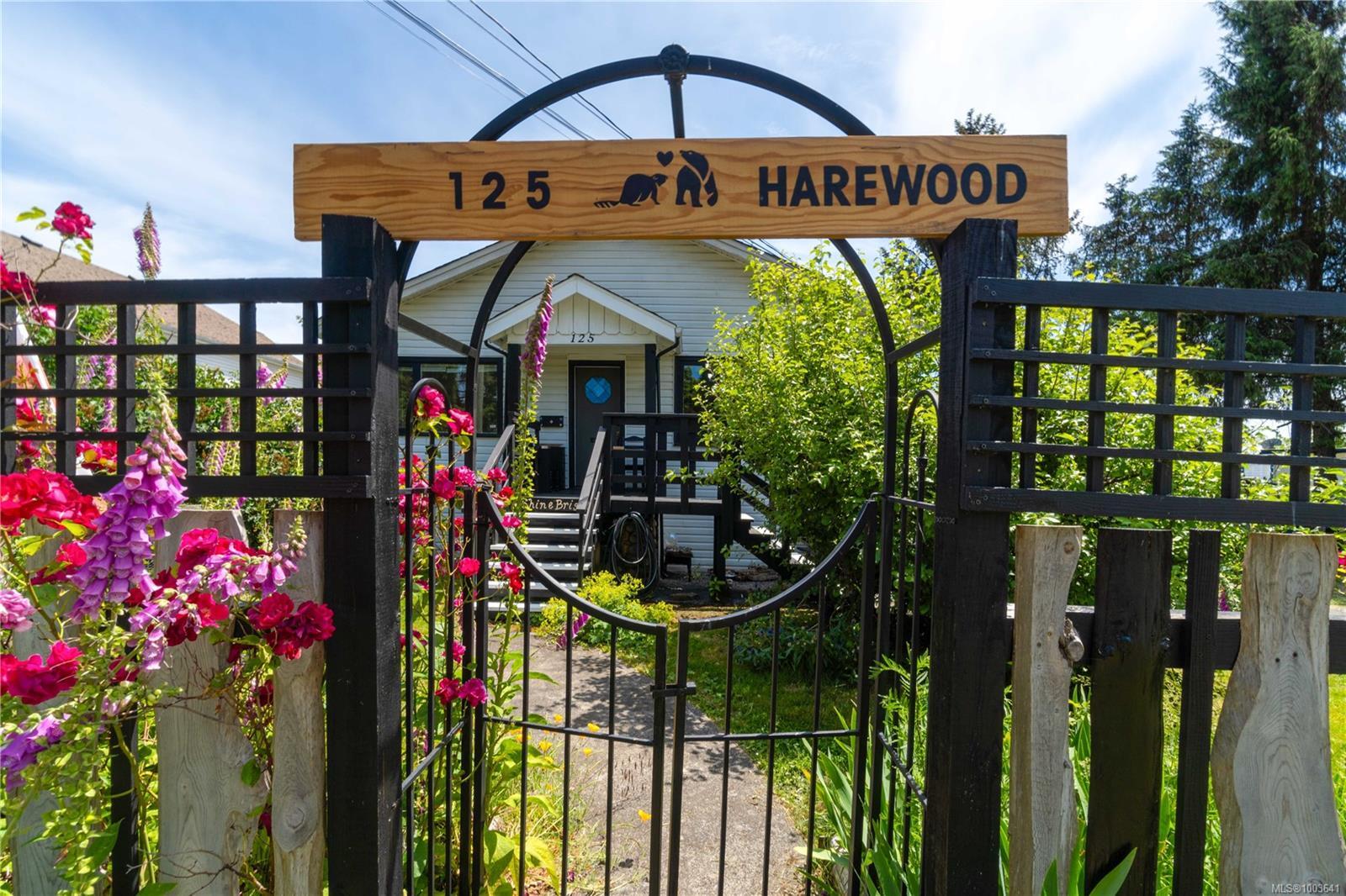 Property Photo: 125 Harewood Rd BC V9R 2Y7