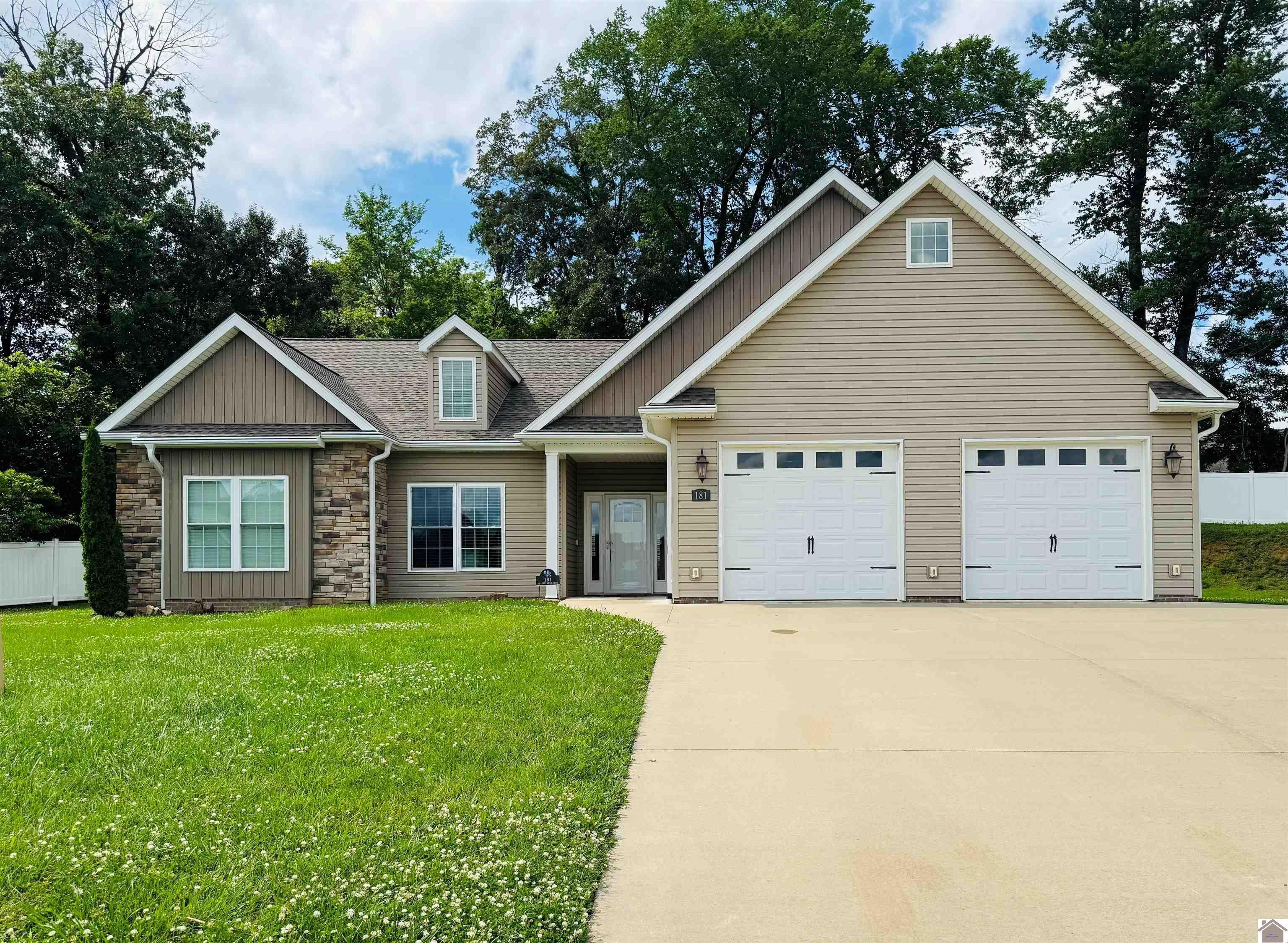 Property Photo: 181 Hunters Ridge Dr KY 42001