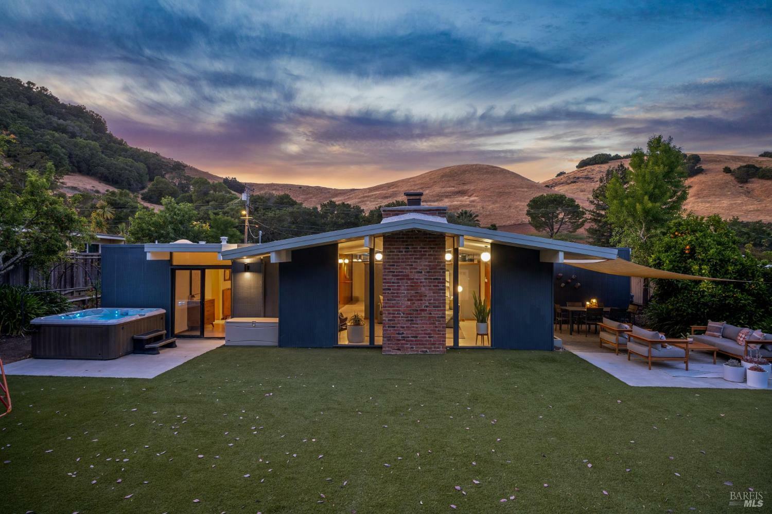 Property Photo:  89 De La Guerra Road  CA 94903 