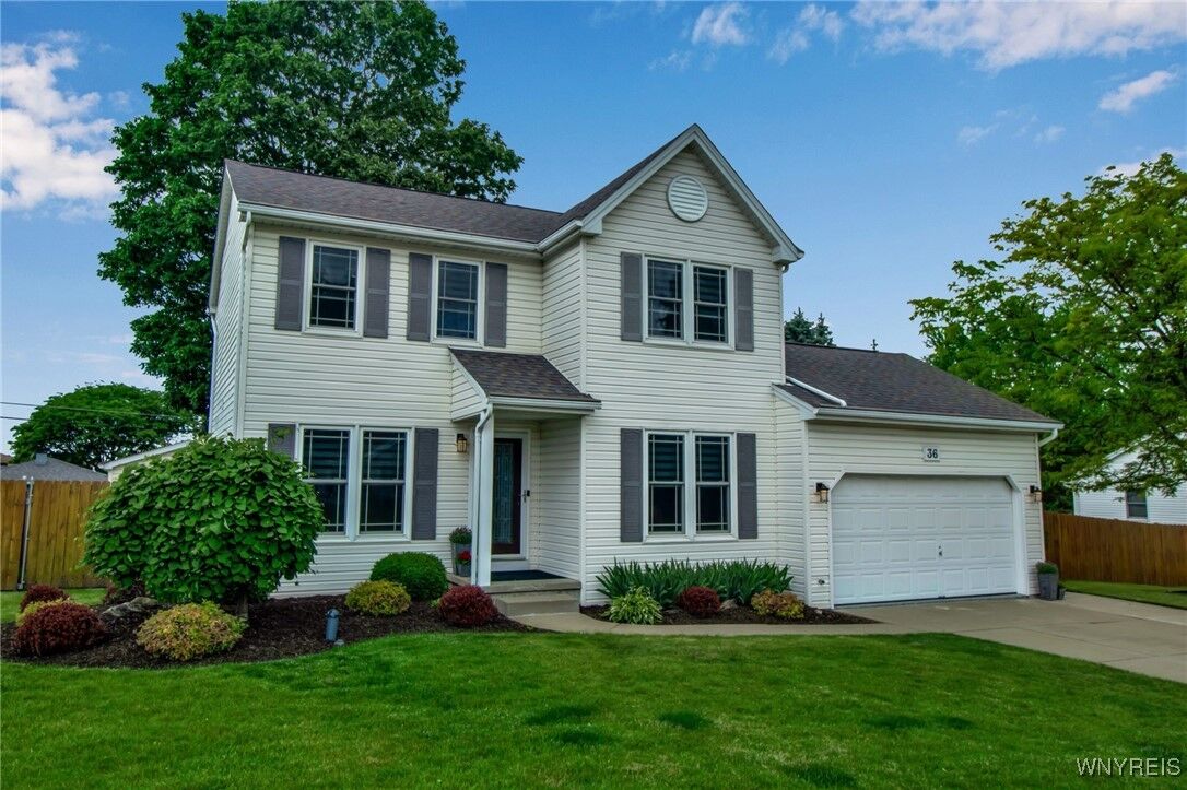 Property Photo:  36 Wedgewood Drive  NY 14227 