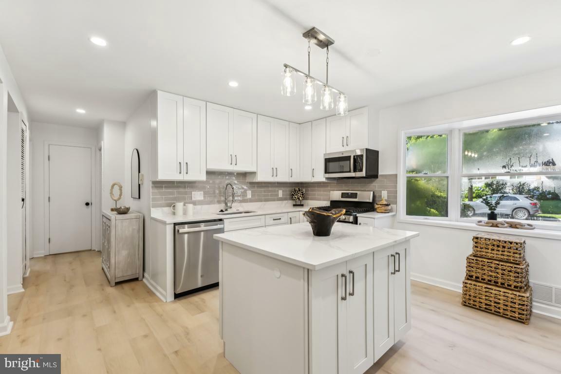 Property Photo: 1622 Farragut Avenue MD 20851