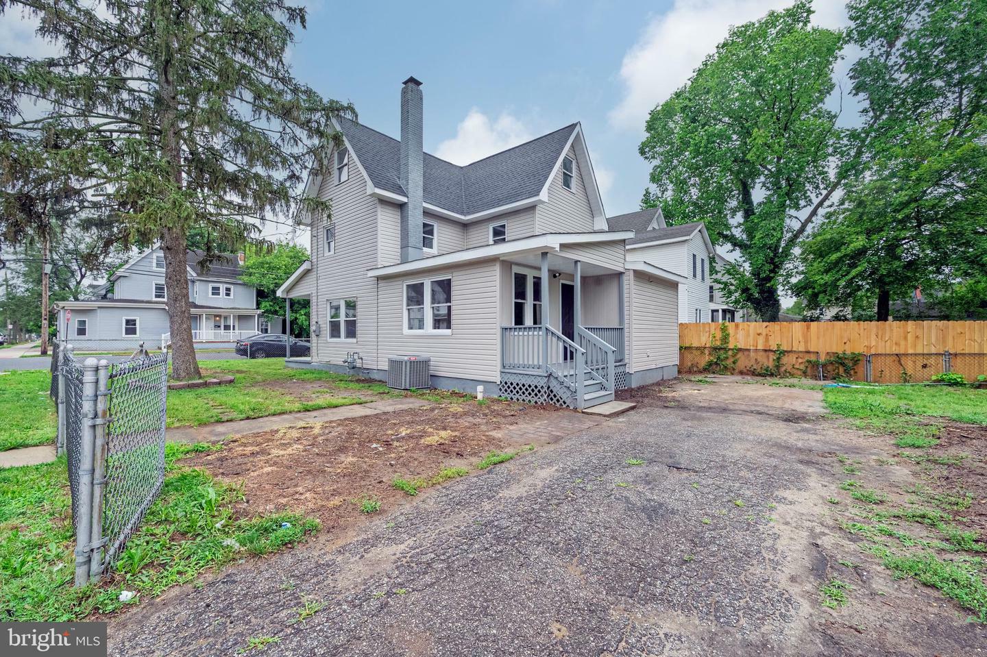 Property Photo: 428 E Oak Street NJ 08332