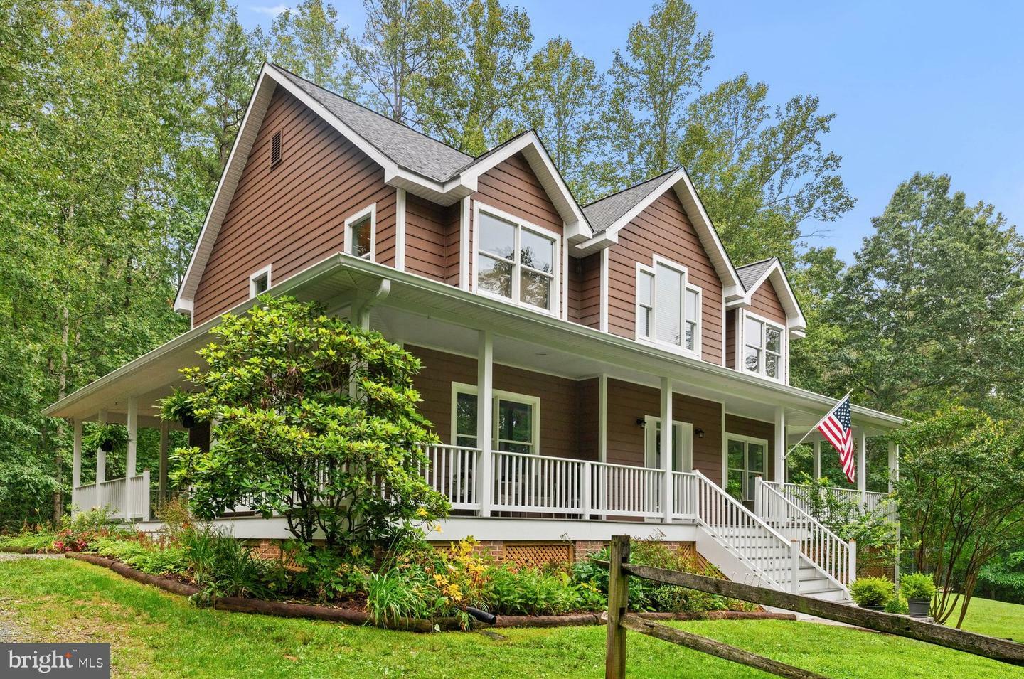 Property Photo: 9525 Angelica Lane VA 20115