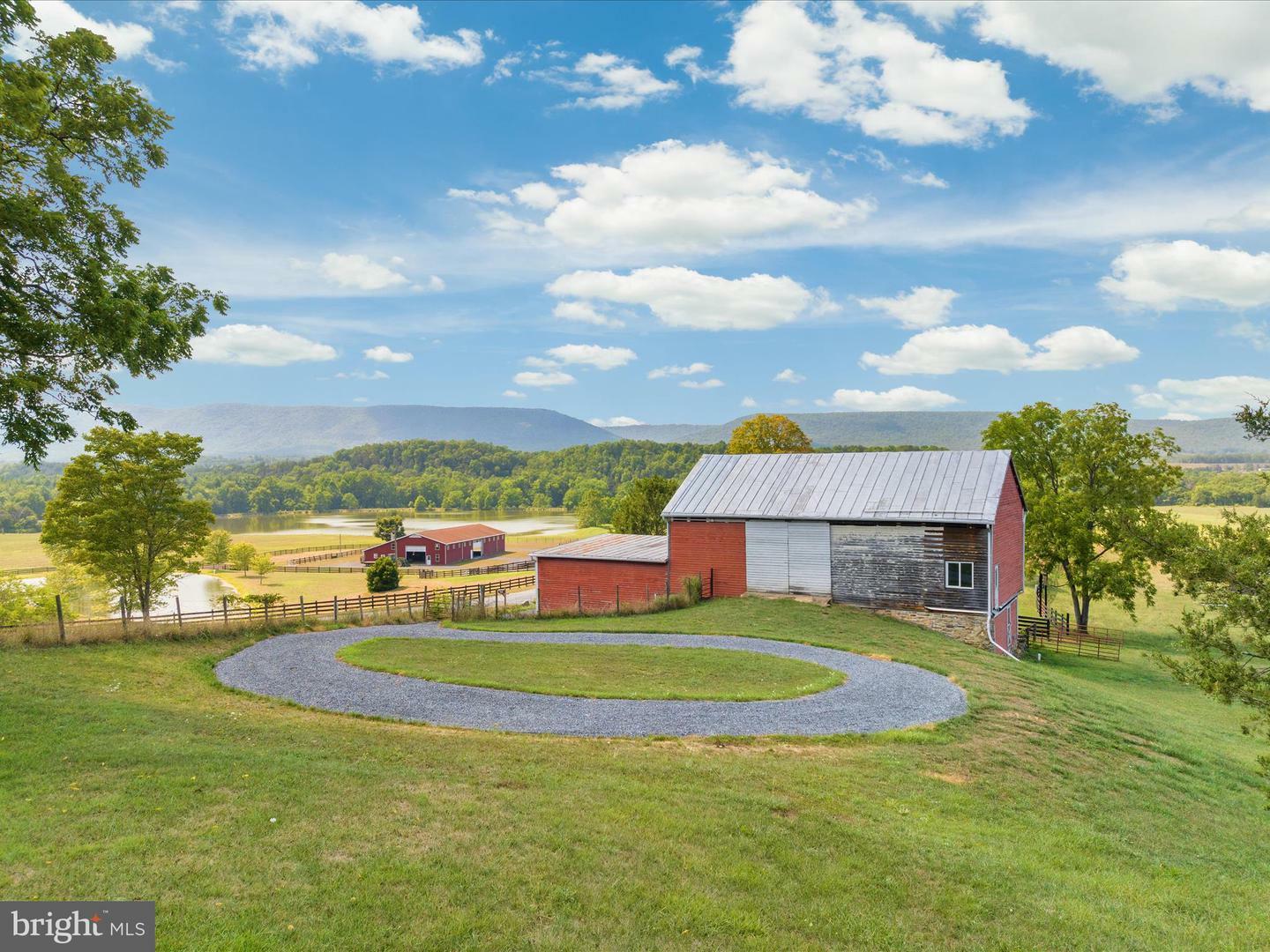 Property Photo: 1572 Seven Fountains Road VA 22652