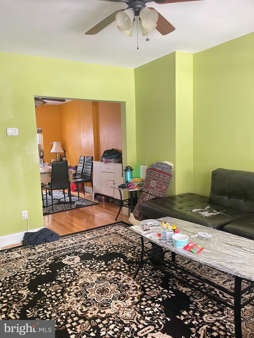 Property Photo: 2702 S Darien Street PA 19148
