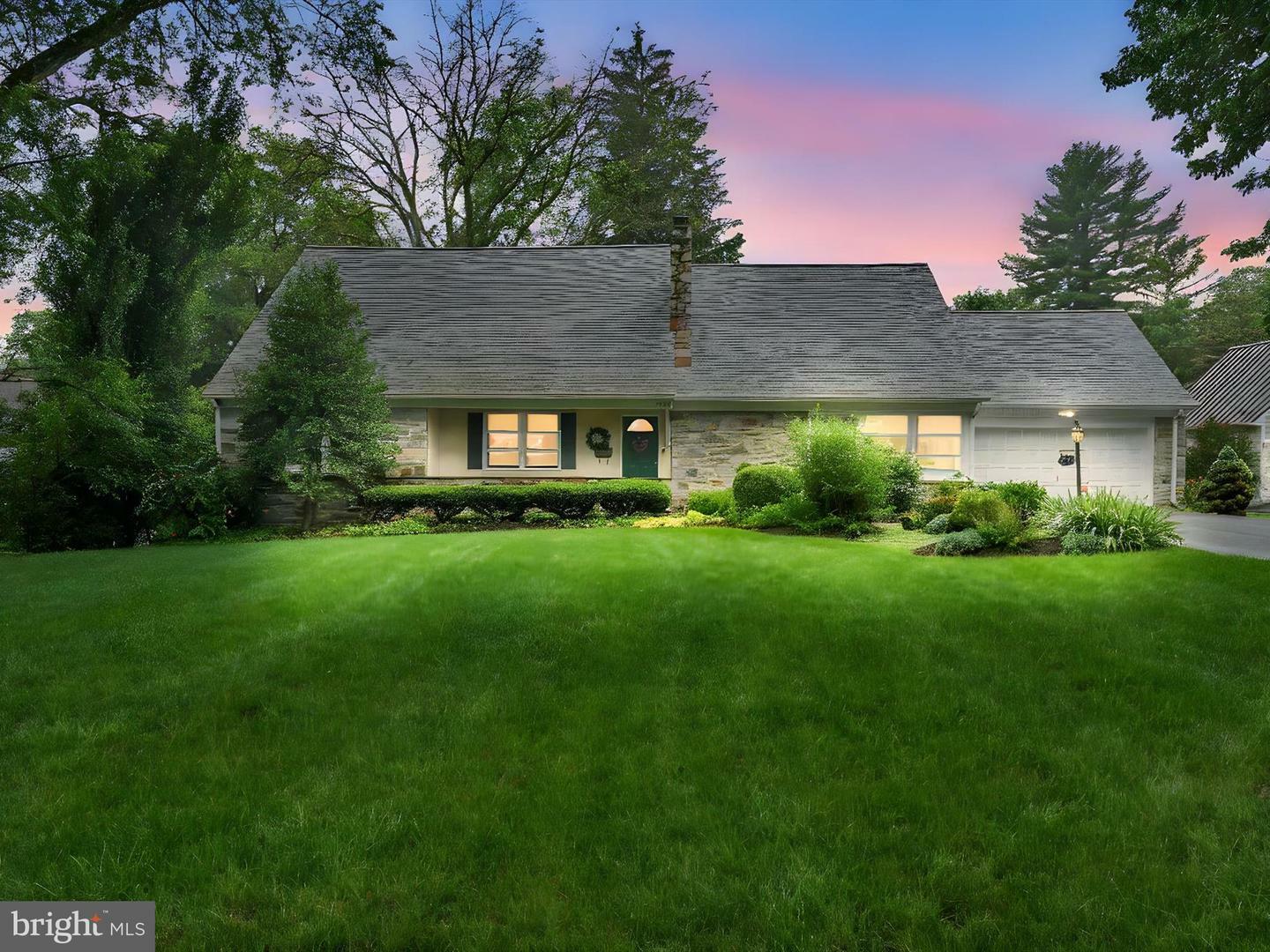 Property Photo: 1404 Hillcrest Road PA 17603