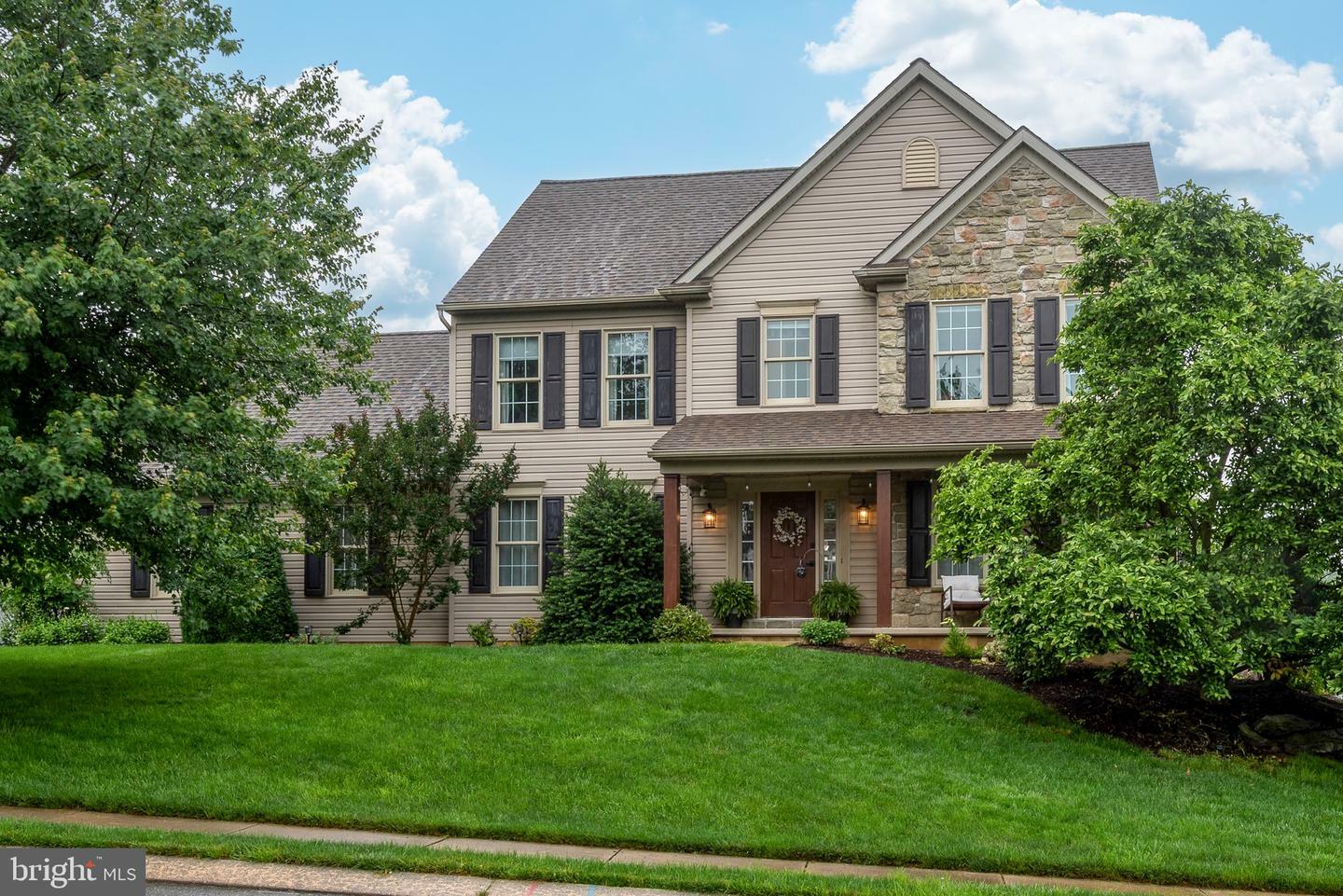 Property Photo:  1817 Old Farm Lane  PA 17602 