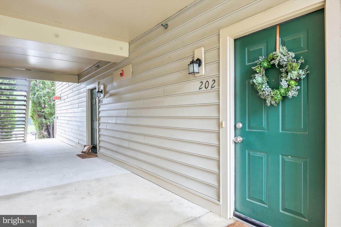 Property Photo: 1055 Gardenview Loop 202 VA 22191