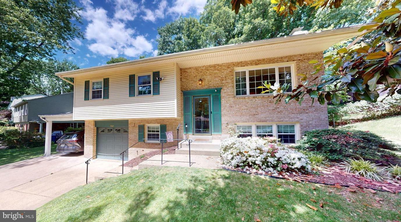 Property Photo: 7305 Whitson Drive VA 22153