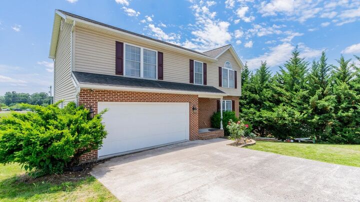 Property Photo: 1411 Shenstone Dr VA 22802