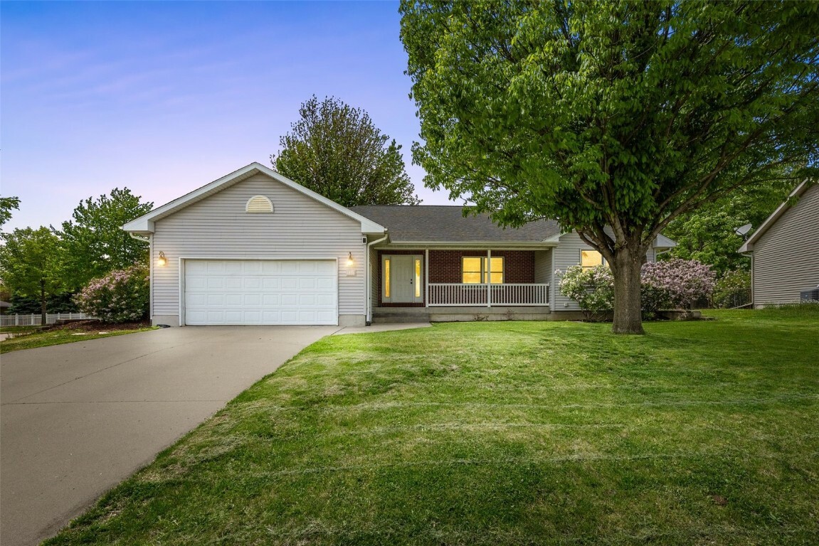 Property Photo: 1451 Chamberlain Drive IA 52240
