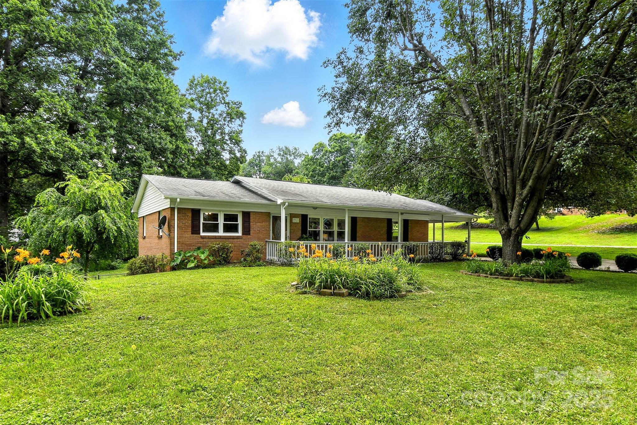 Property Photo: 2911 Spencer Street NC 28645
