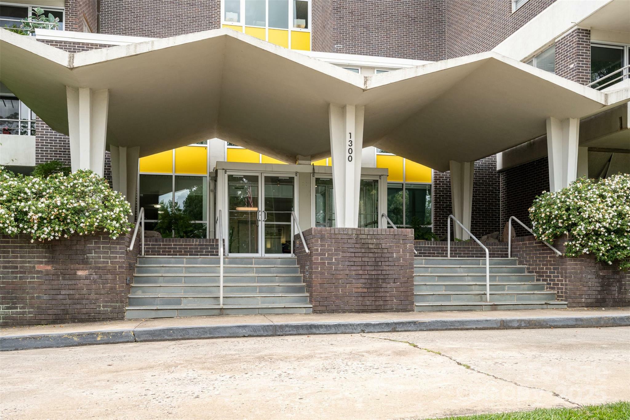 Property Photo: 1300 Reece Road 206 NC 28209