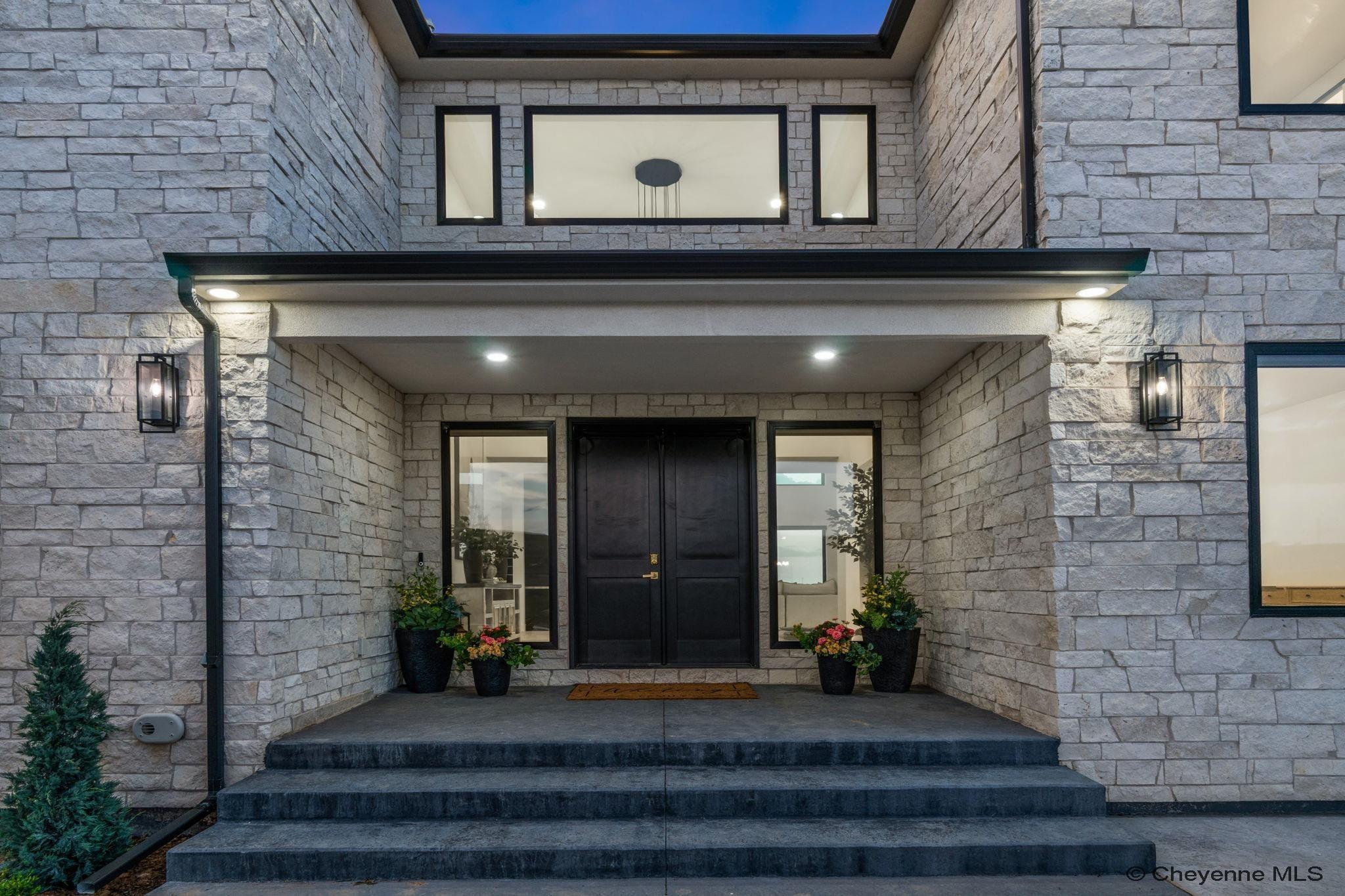 Property Photo: 1002 Haven Ct WY 82009