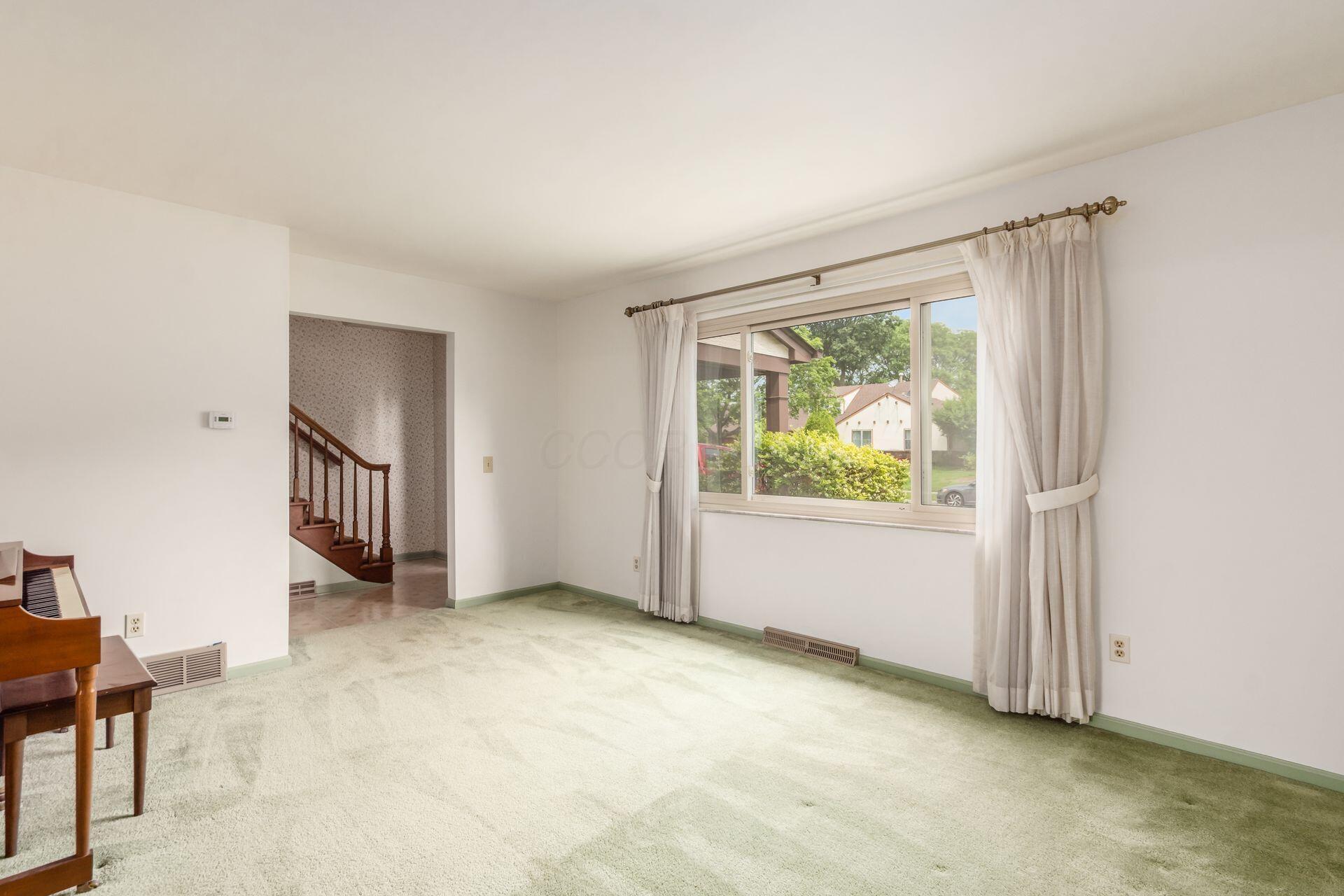 Property Photo: 1731 Moreland Drive OH 43220