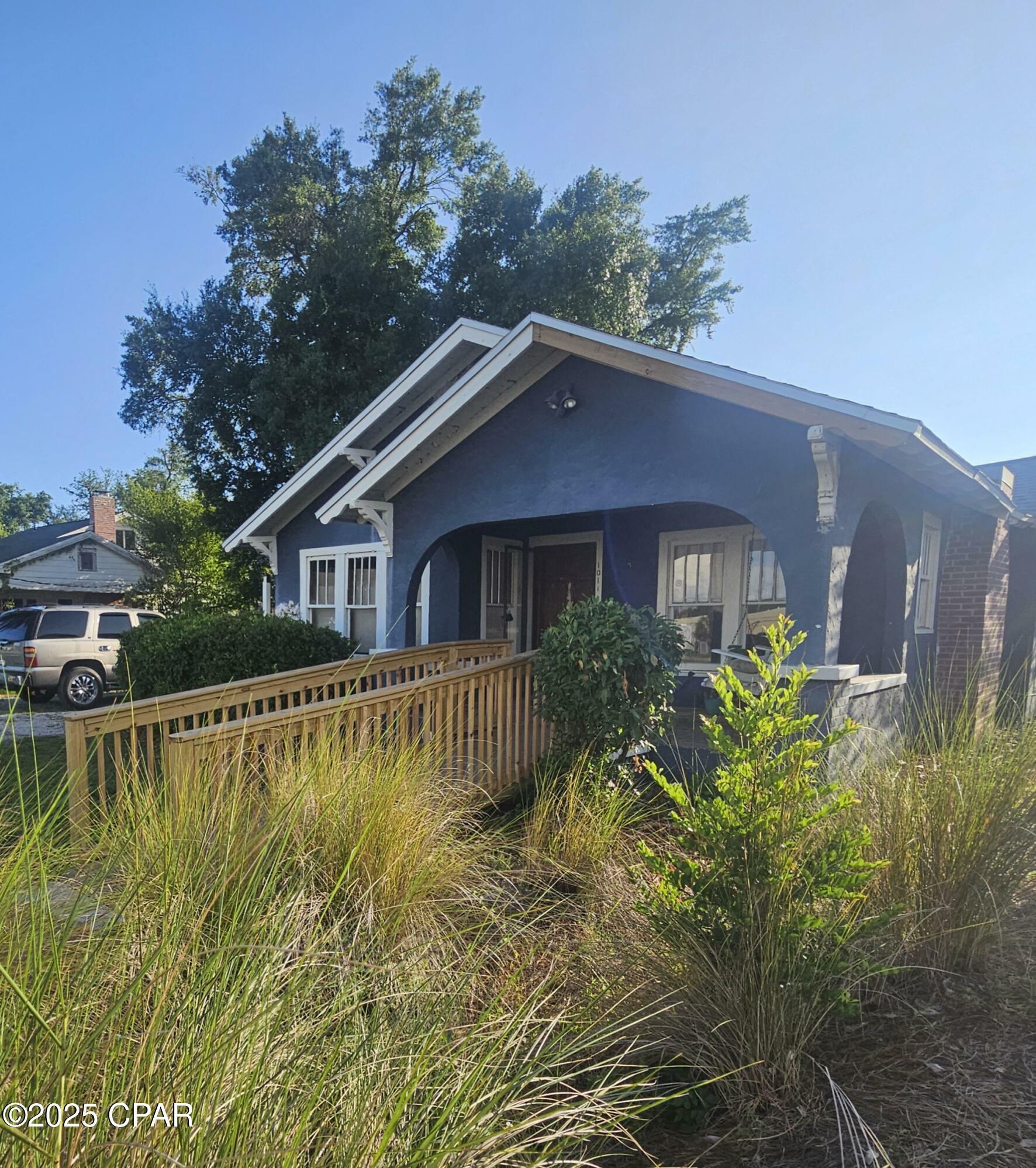 Property Photo: 1011 Grace Avenue FL 32401
