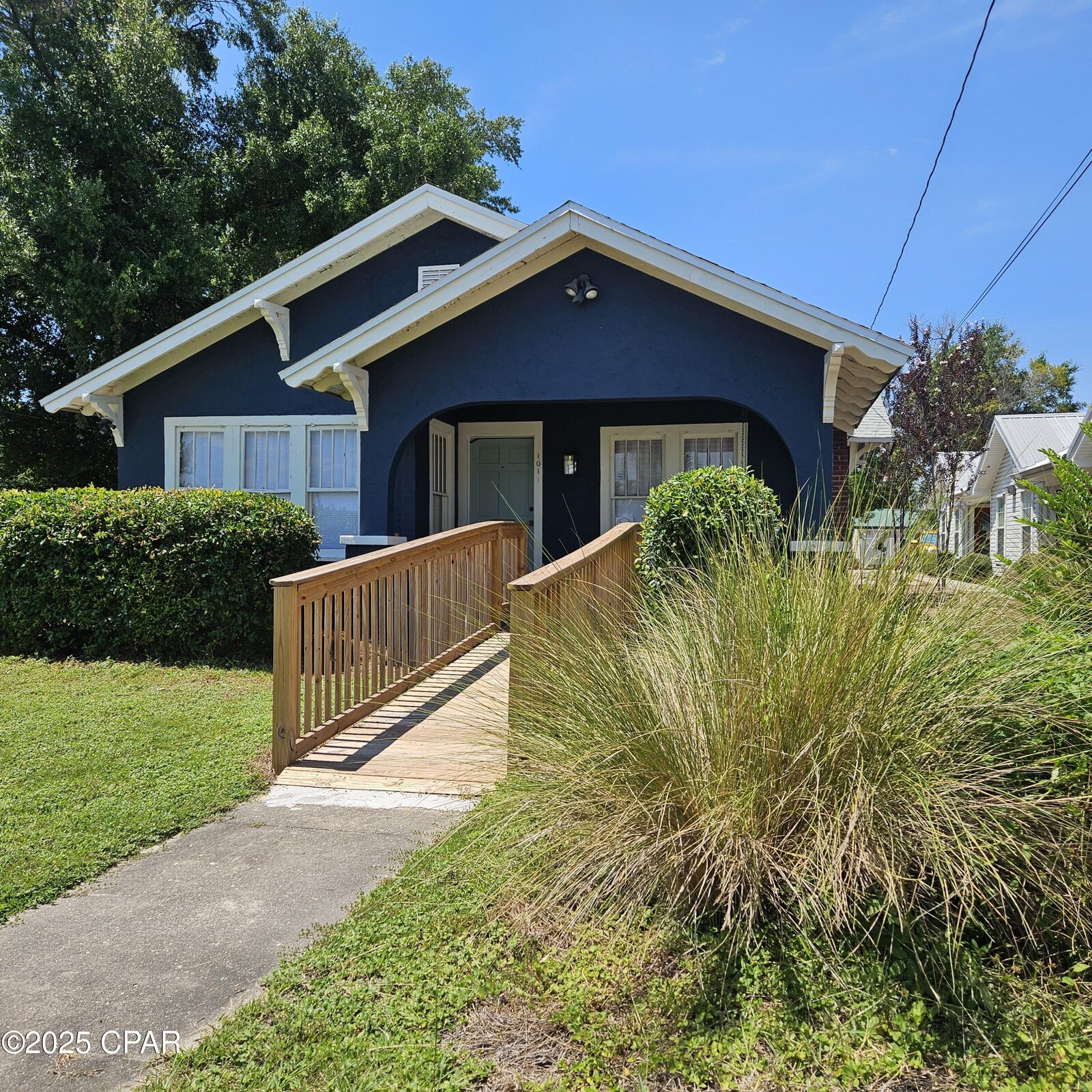 Property Photo: 1011 Grace Avenue FL 32401