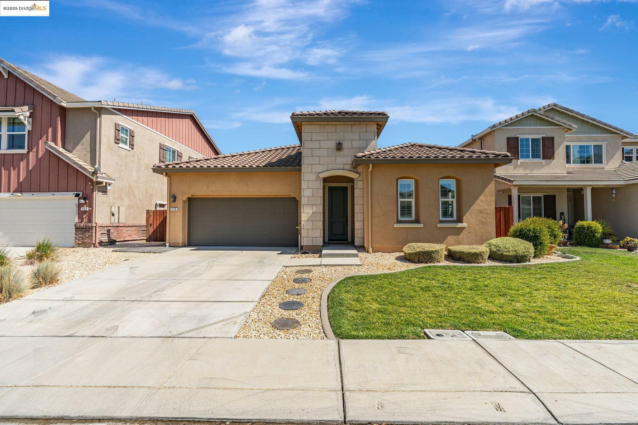 Property Photo: 226 Wynn St CA 94561