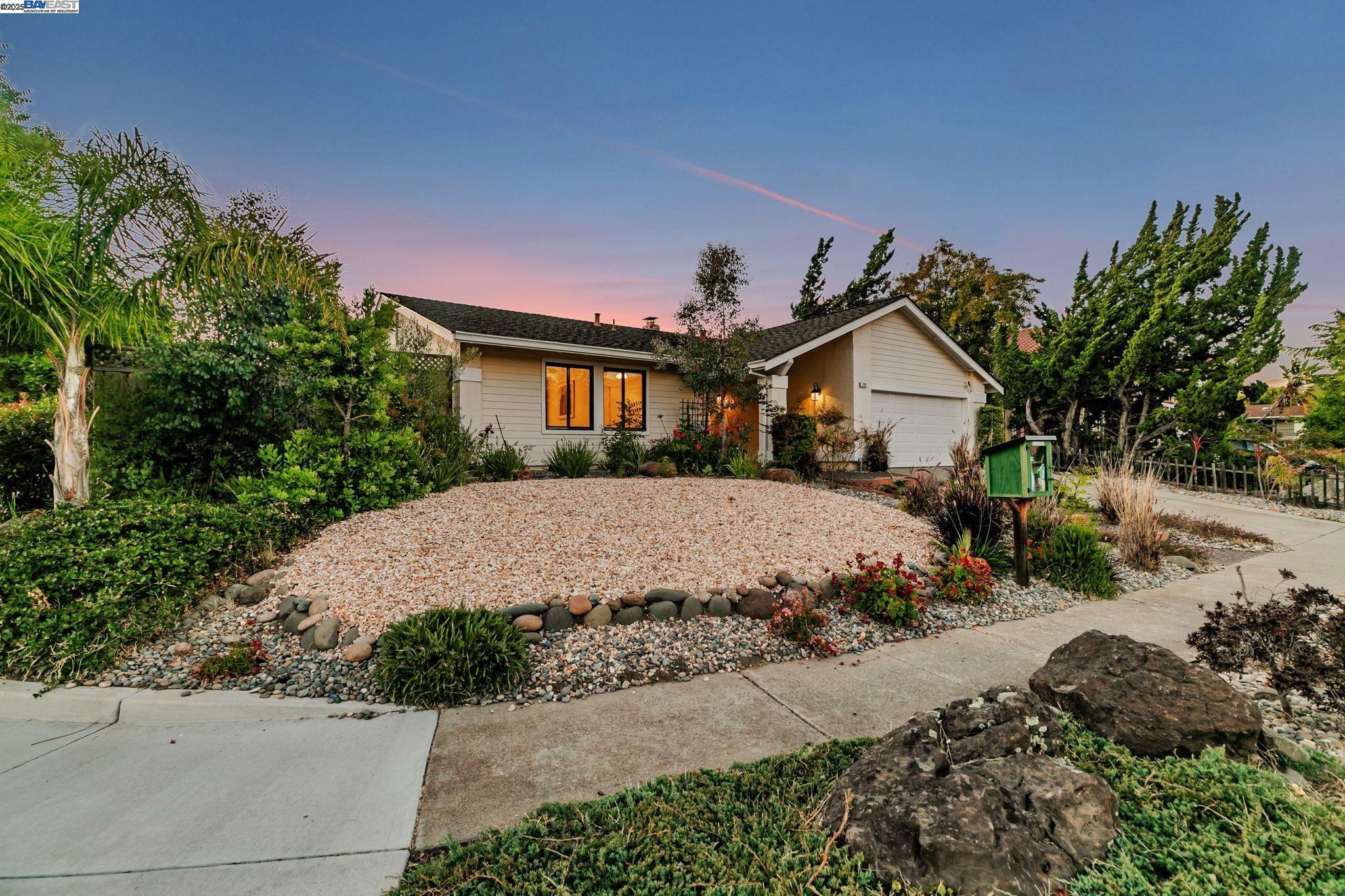 Property Photo: 1301 Quema Dr CA 94539