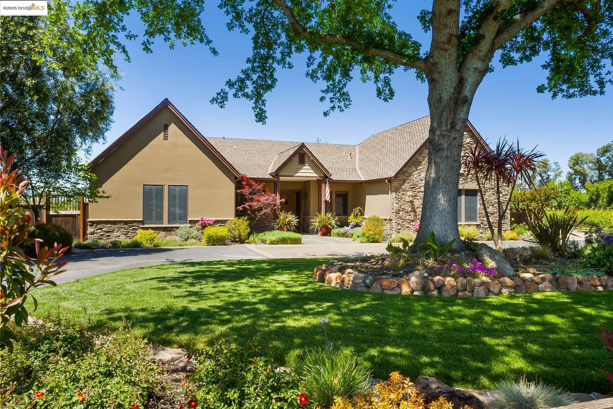 Property Photo: 1901 Buena Vista Ave CA 94550