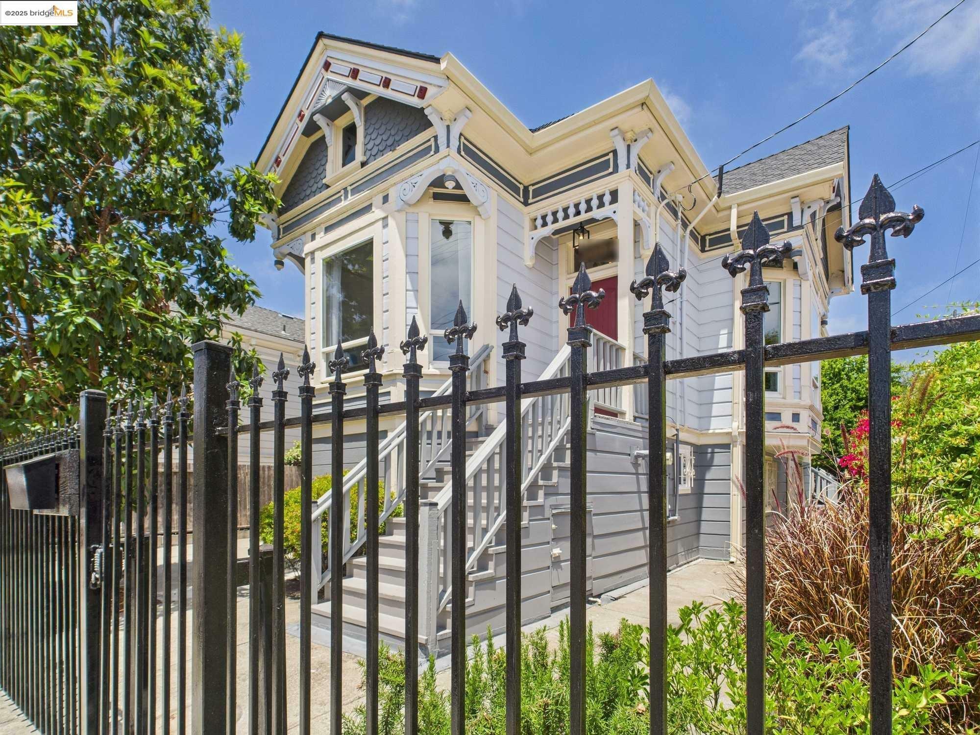 Property Photo: 1054 24th St CA 94607