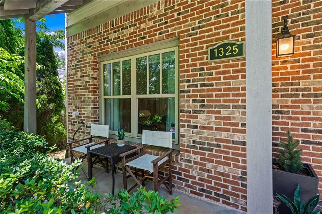 Property Photo: 1325 Oakview Road GA 30030