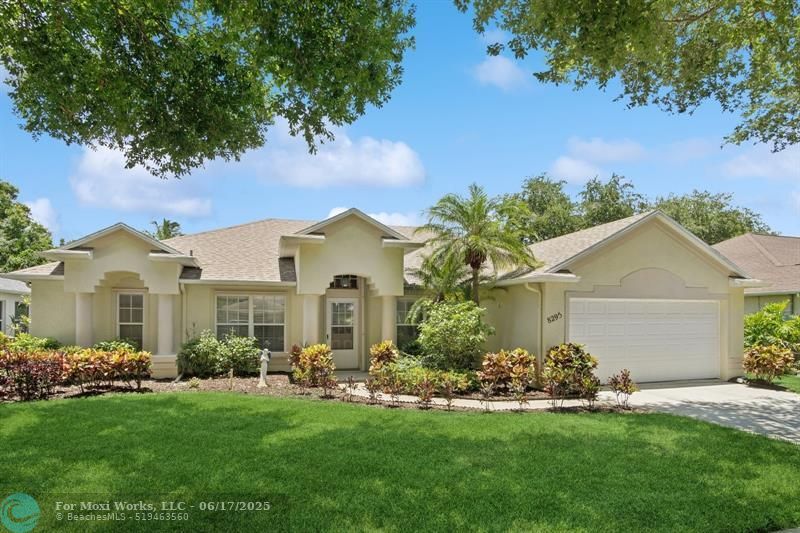 Property Photo:  