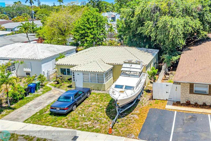Property Photo: 501 SE 16th Ct FL 33316