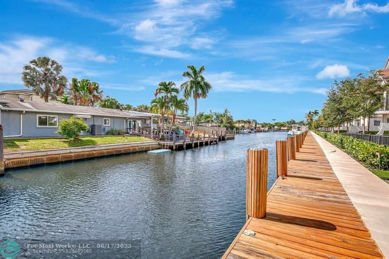 Property Photo: 4444 E Aqua Bella Ln FL 33312