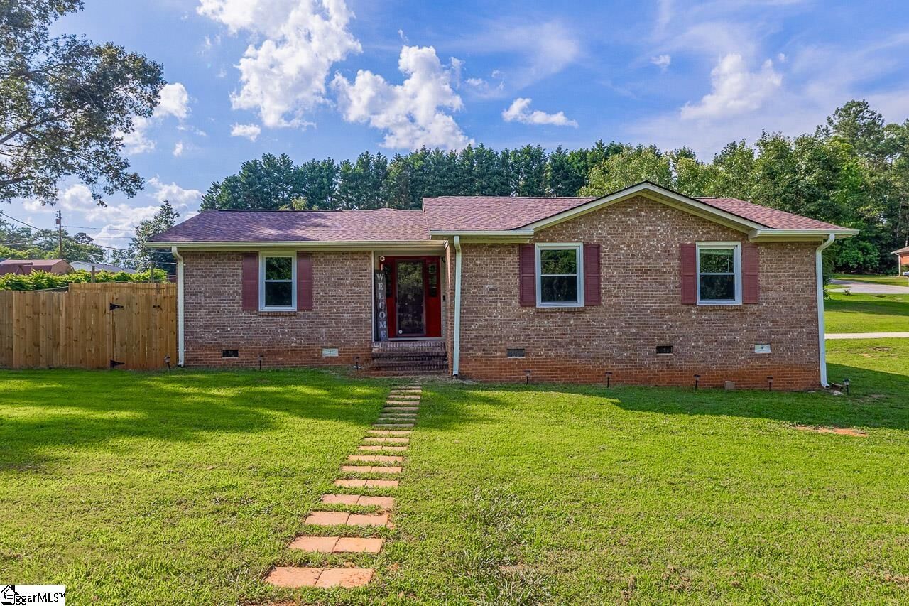 Property Photo:  13 Thomas Drive  SC 29697