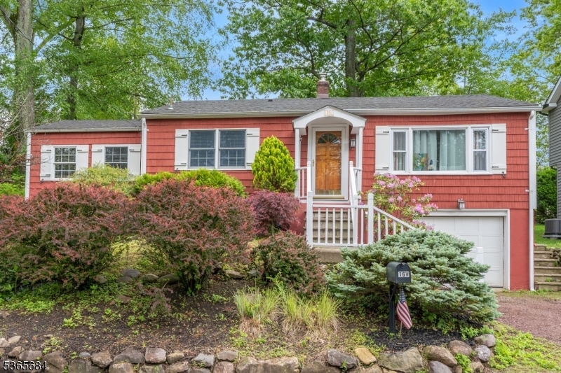 Property Photo: 16 Ridgewood Pkwy NJ 07834