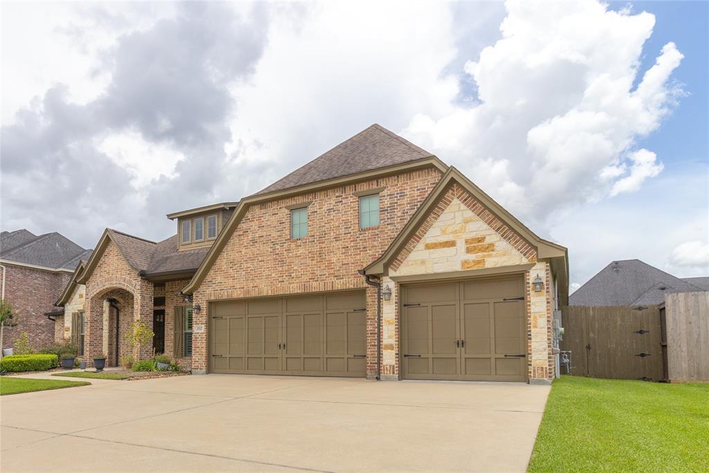 Property Photo: 3512 Valmont Avenue TX 77706
