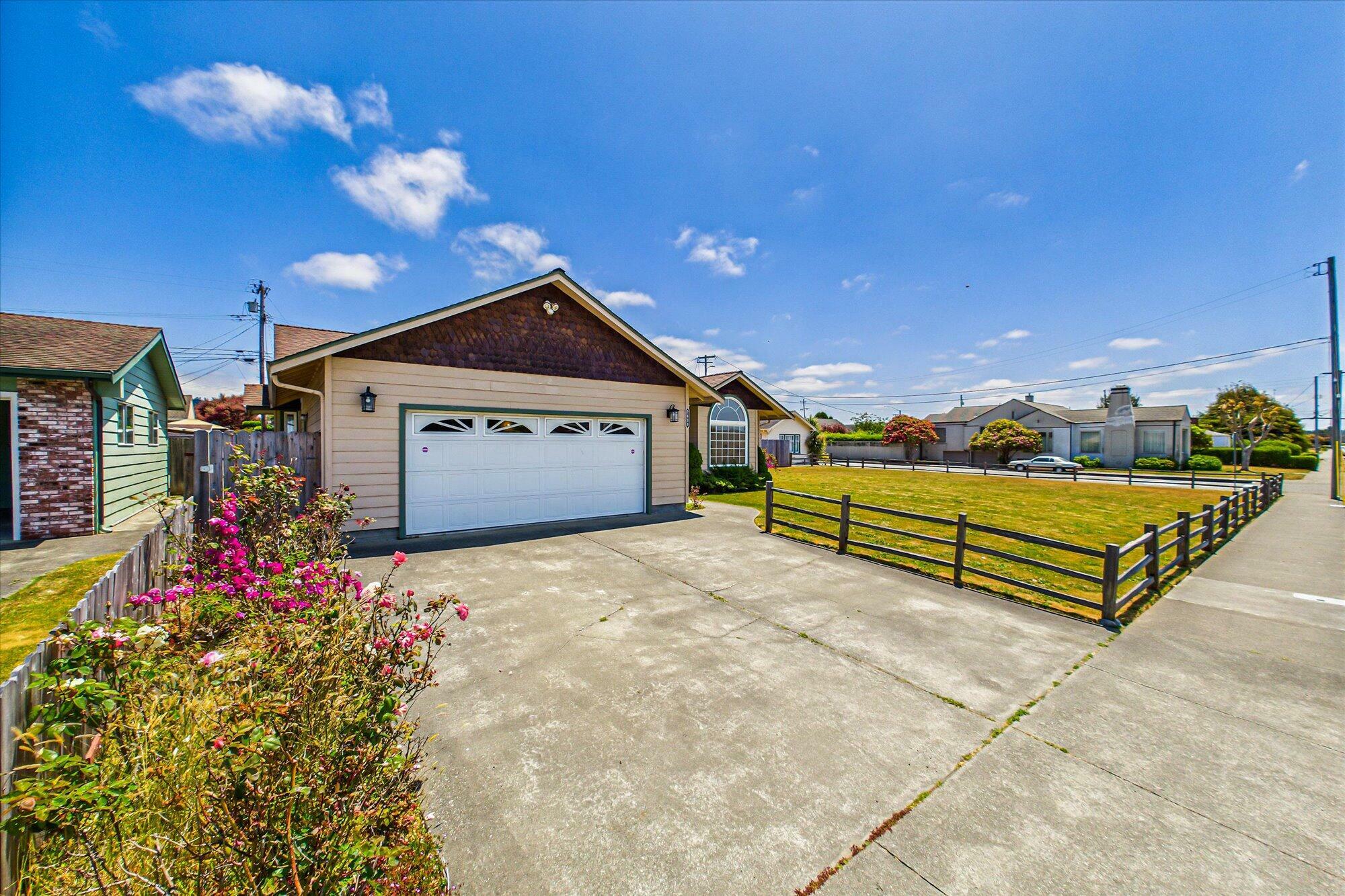 Property Photo: 2633 G Street CA 95501