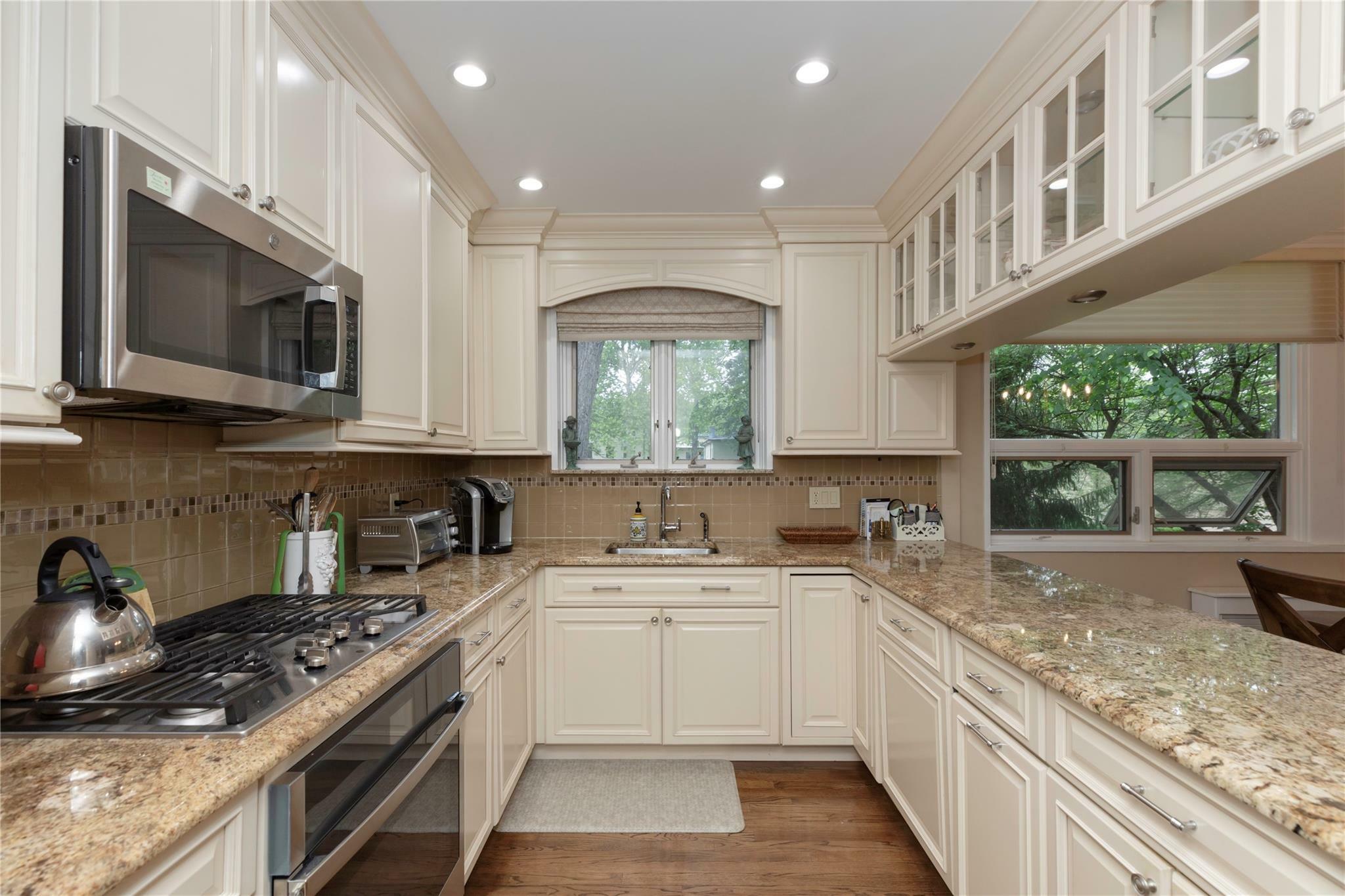 Property Photo: 18 Channing Place 2R NY 10709