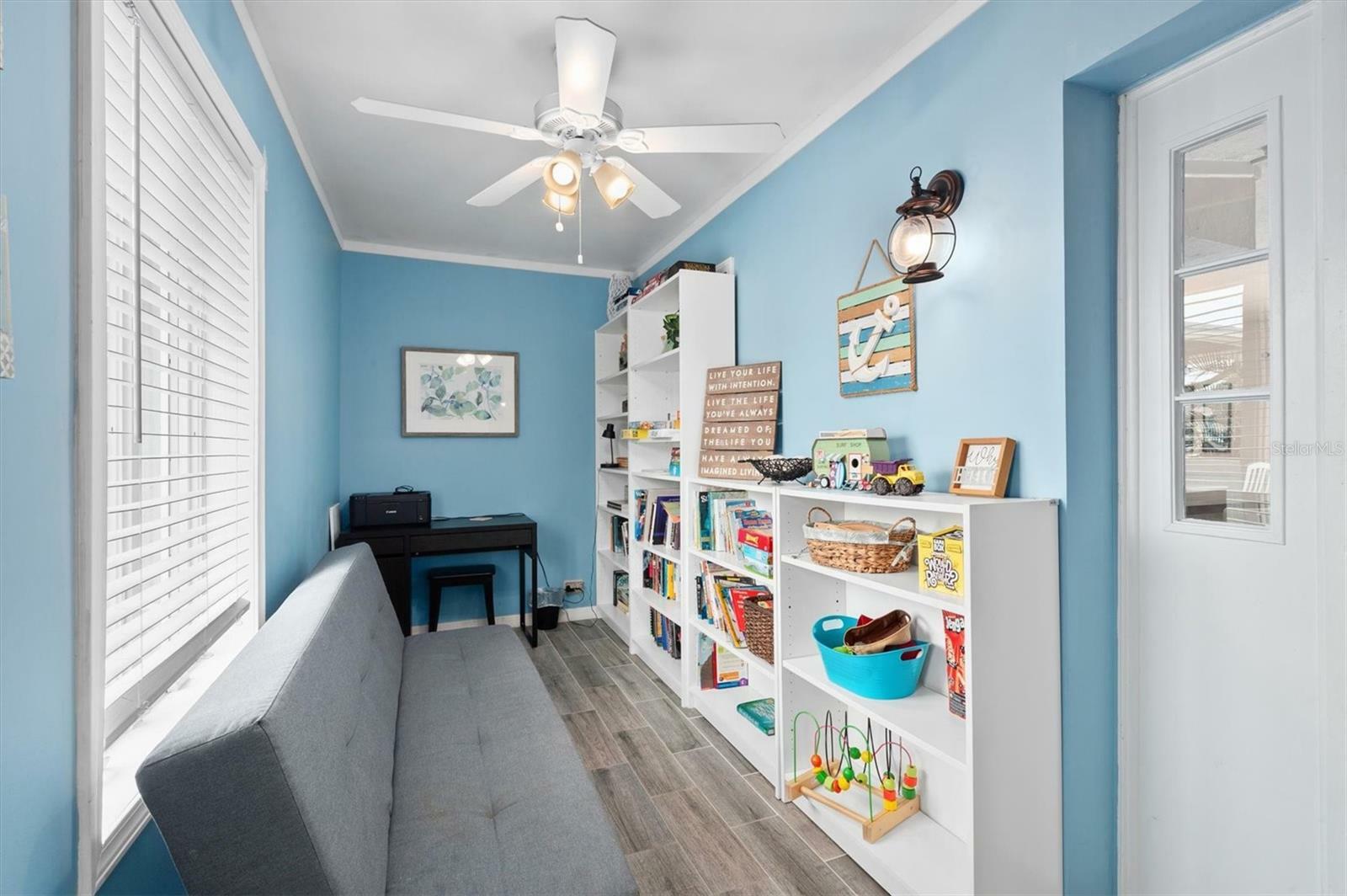 Property Photo: 3905 31st Avenue W FL 34205