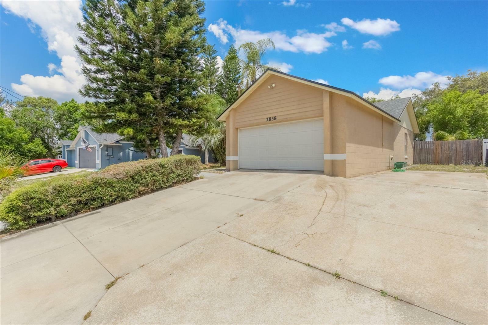 Property Photo: 2838 Maldive Court FL 32738