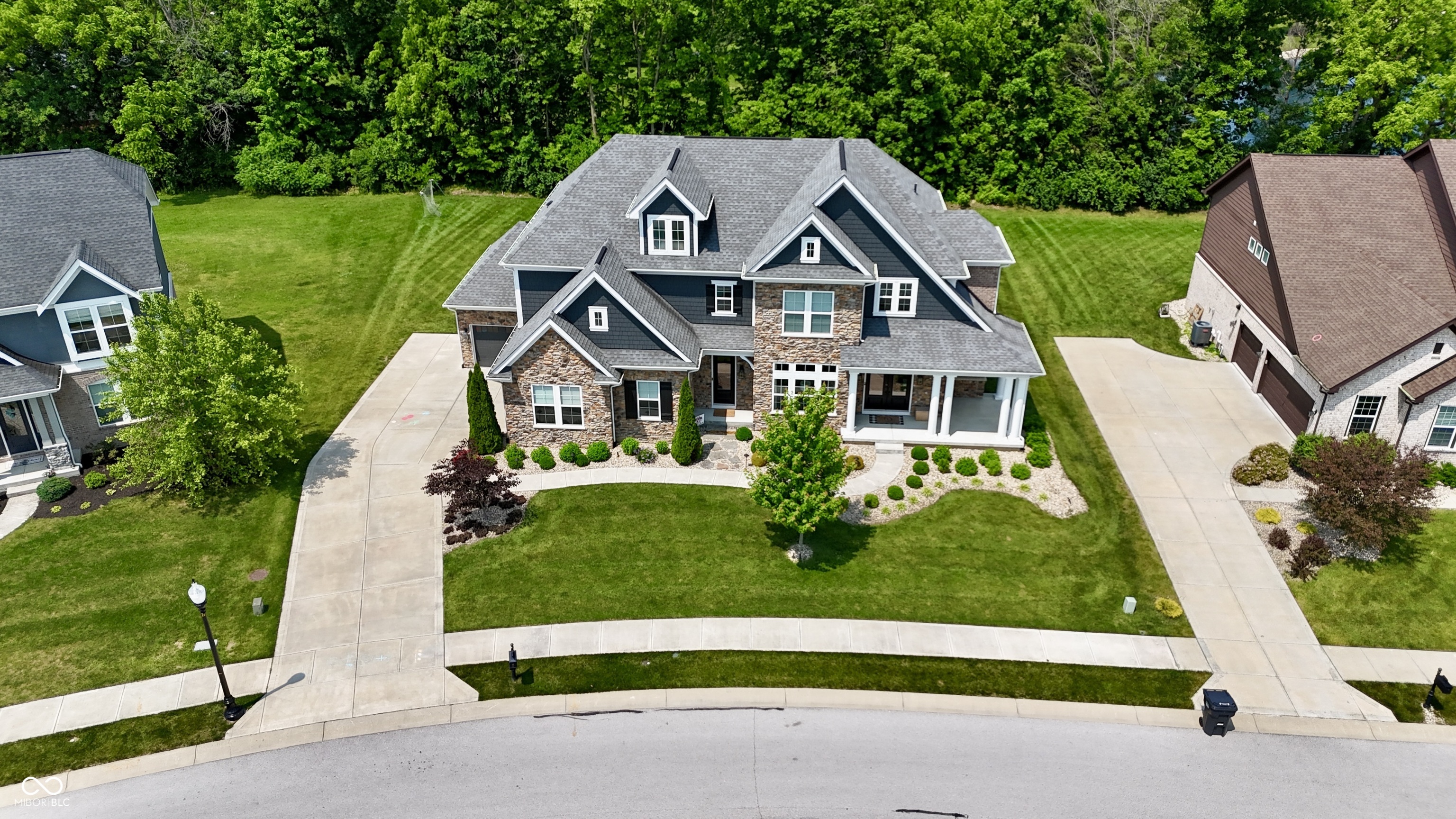 Property Photo: 5706 Bentbrook Drive IN 46106