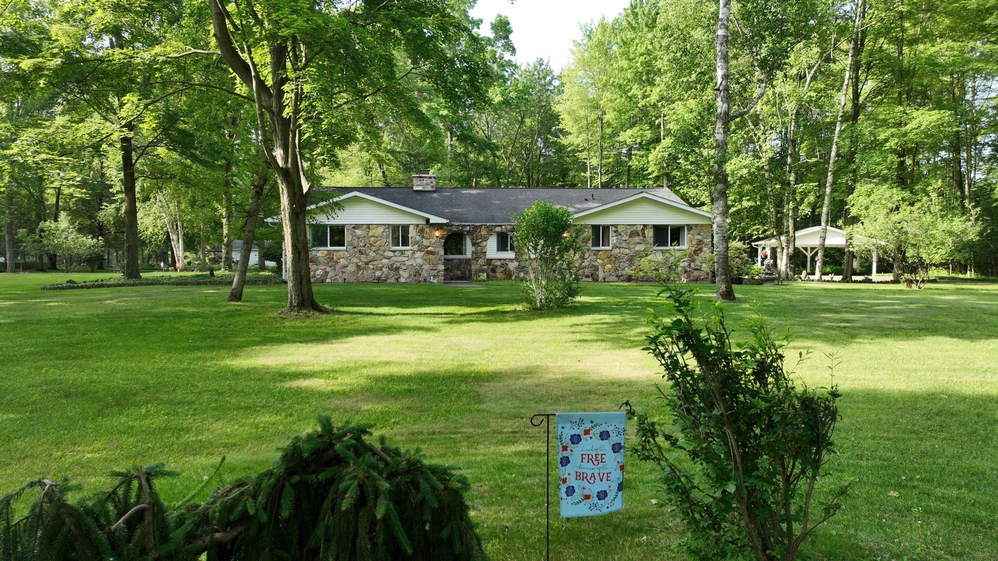Property Photo: 5724 E Townline Road MI 48415