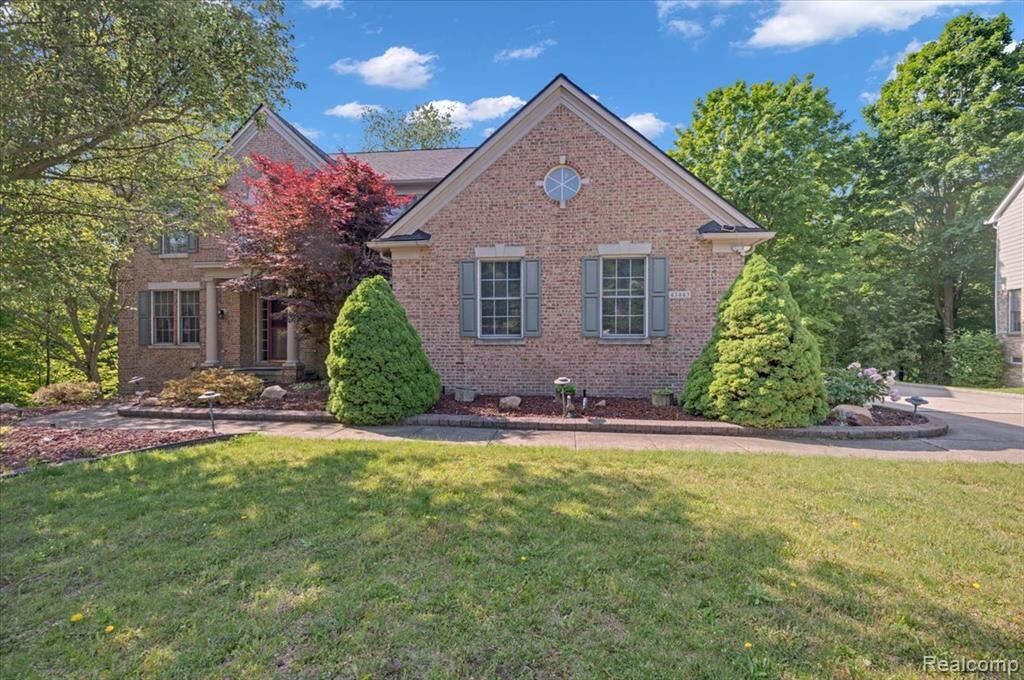 Property Photo:  43443 McLean Court  MI 48375 4017 