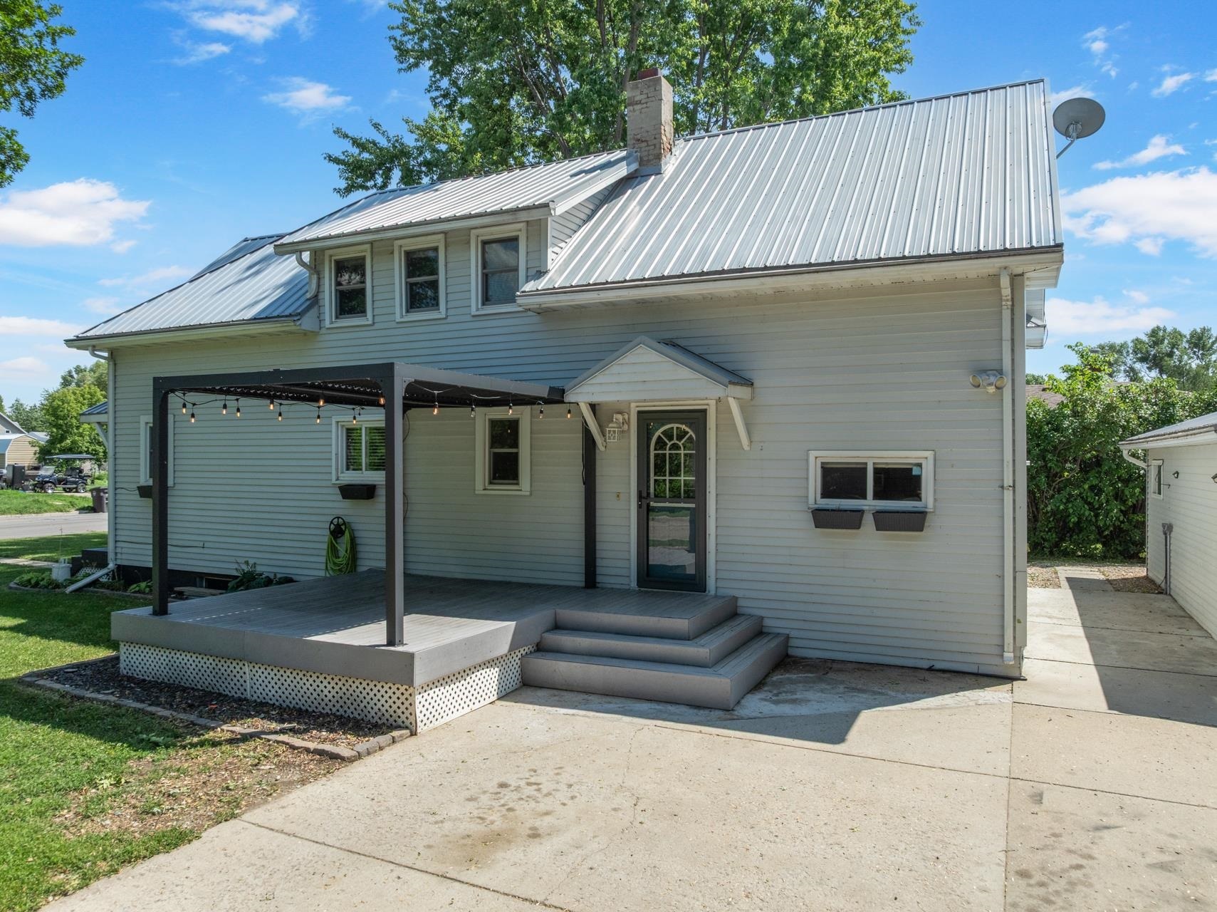 Property Photo: 211 W 3rd St ND 58790