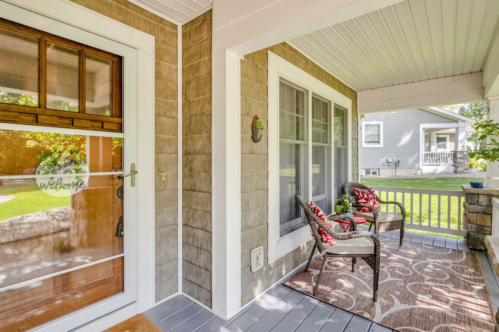 Property Photo:  816 E Barrington Circle  MI 49203 