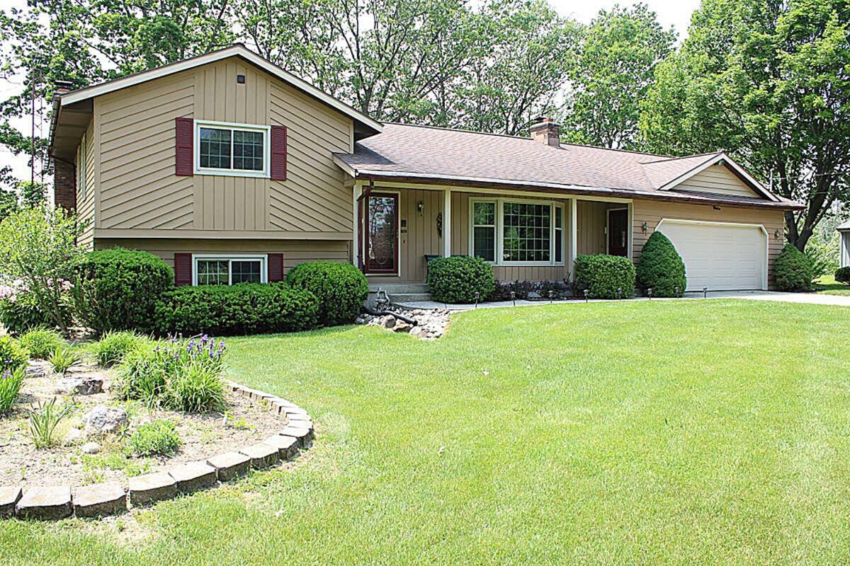 Property Photo:  1020 Windy Ridge Drive  MI 49345 