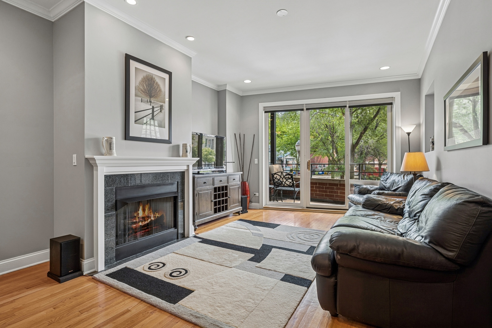 4660 N Winthrop Avenue 1N  Chicago IL 60640 photo