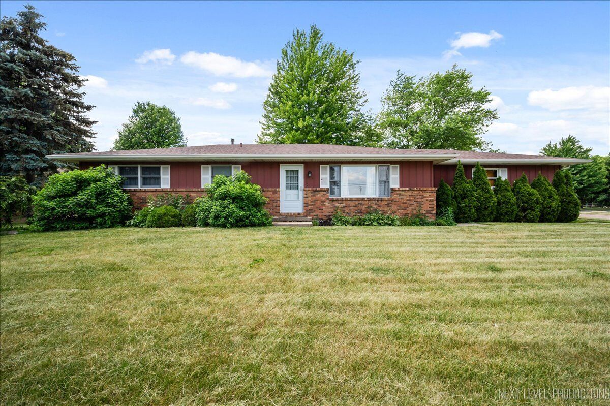 Property Photo:  1410 Randall Court  IL 60506 