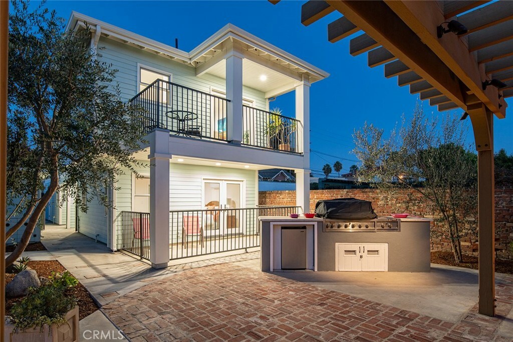 Property Photo: 2723 E Ocean Boulevard CA 90803