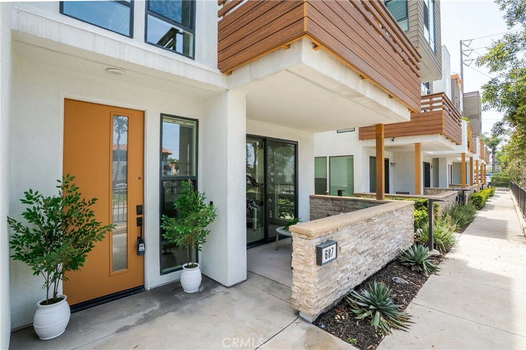 Property Photo: 687 W 17th Street CA 92627