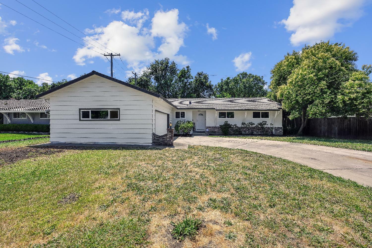 Property Photo: 6608 Heatherwood Way CA 95831