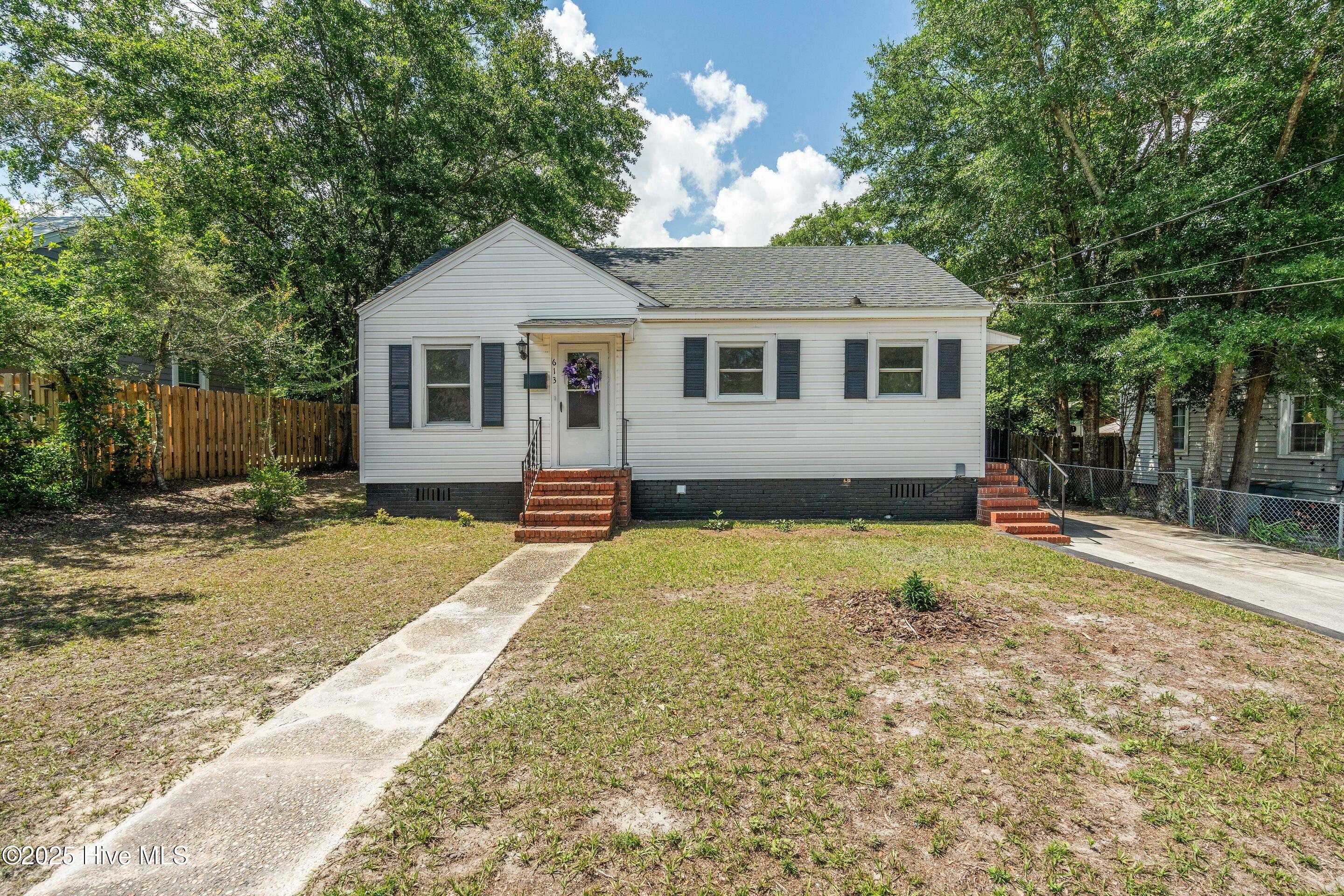 Property Photo: 613 Morningside Drive NC 28401