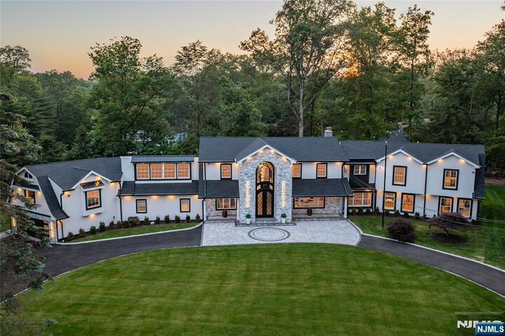 27 Applewood Drive  Upper Saddle River NJ 07458 photo
