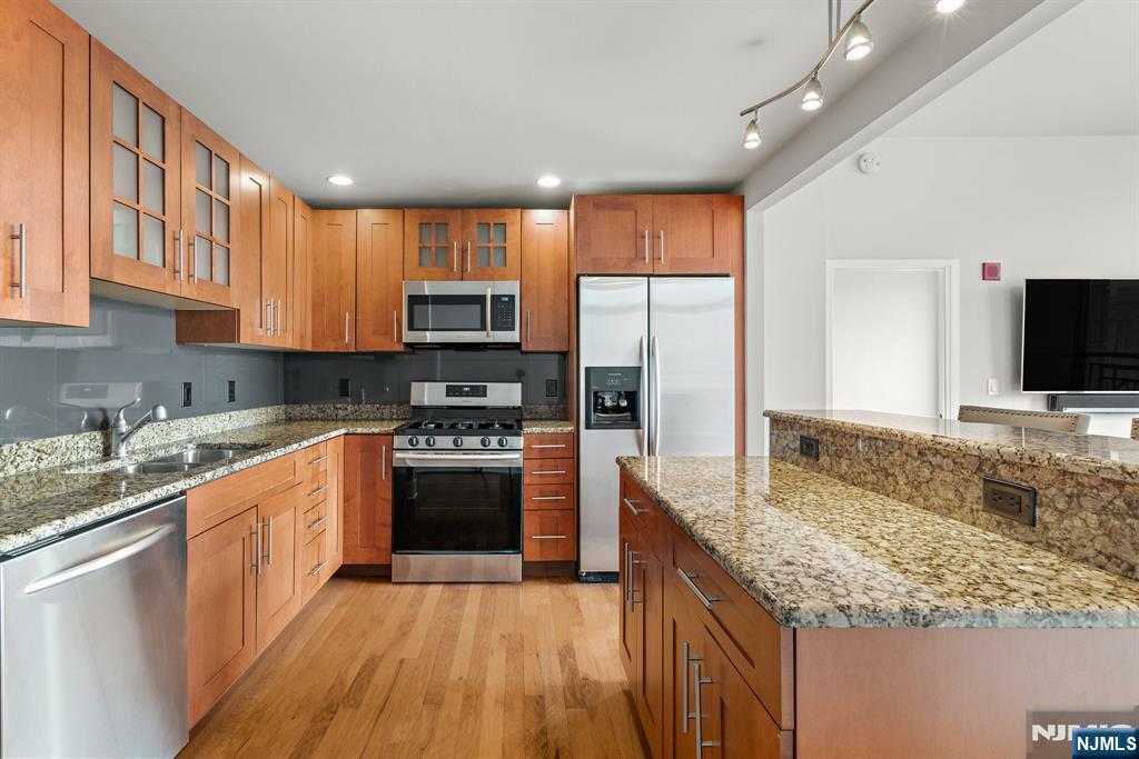 Property Photo:  1025 Maxwell Lane 1209  NJ 07030 